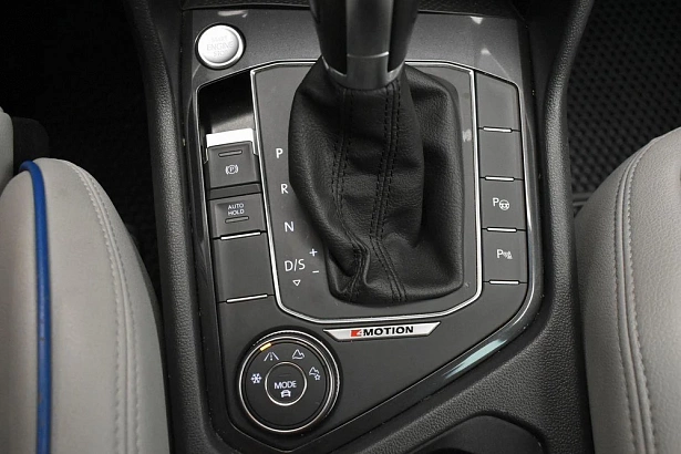 Tiguan Connect Plus 2.0d AMT 4WD (150 л.с.) фото 23