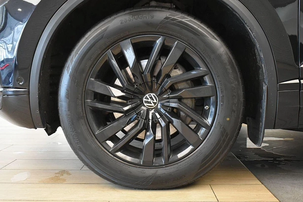 Touareg Status 3.0d AT 4WD (249 л.с.) фото 32