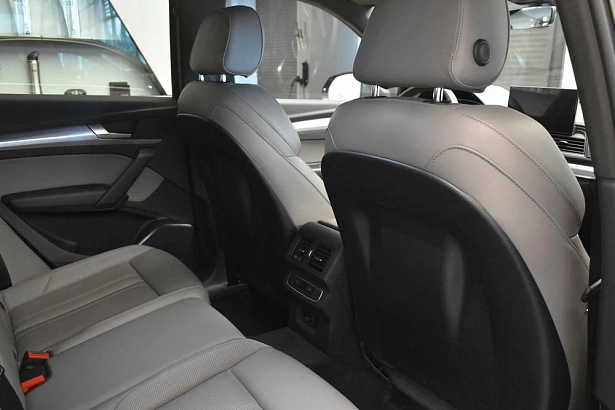 Q5 Sportback Base 2.0d AMT 4WD (204 л.с.) фото 12