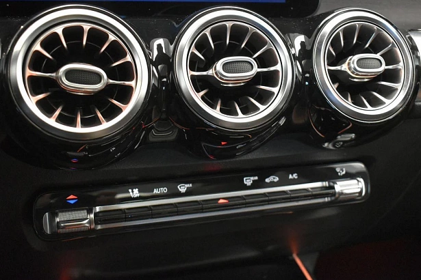 GLB Sport 250 2.0 AMT 4Matic (224 л.с.) фото 20