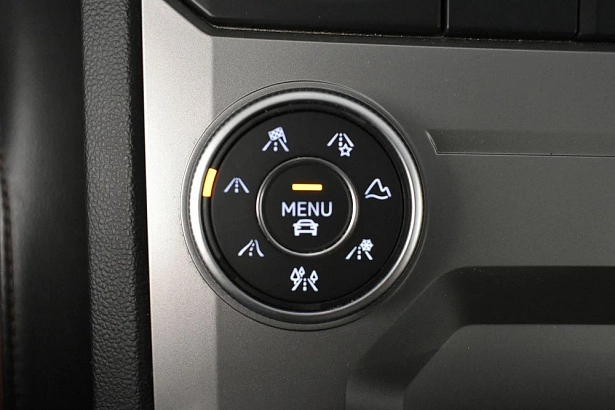 Touareg Status 3.0d AT 4WD (249 л.с.) фото 25