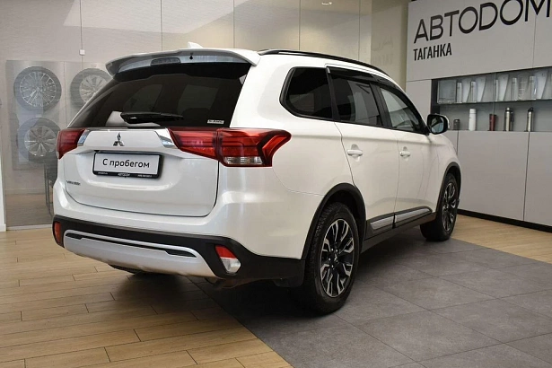 Outlander Instyle 2.0 CVT 4WD (146 л.с.) фото 7