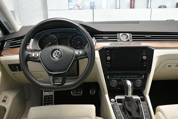 Passat Alltrack 2.0 AMT 4WD (220 л.с.) фото 11