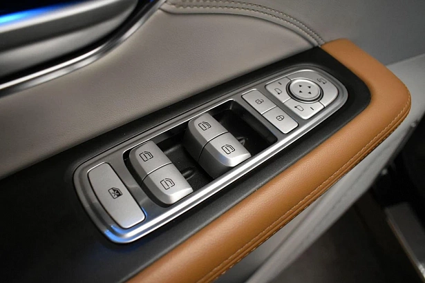 X70 PLUS Luxury 1.6 AMT (190 л.с.) фото 18