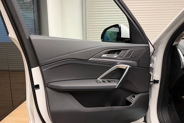 X1 xDrive25Li 2.0 AMT 4WD (204 л.с.) фото 10