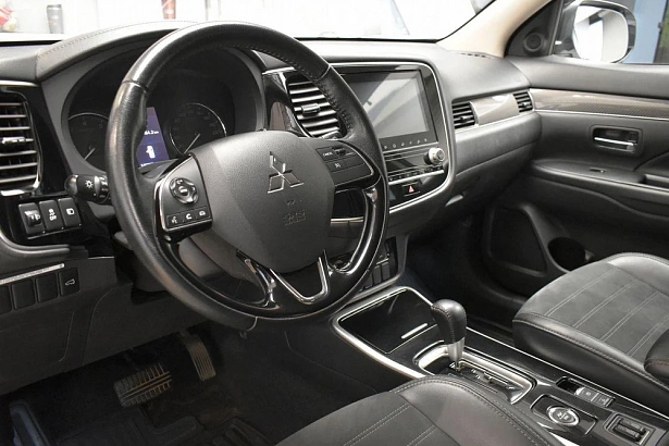 Outlander Instyle 2.0 CVT 4WD (146 л.с.) фото 24