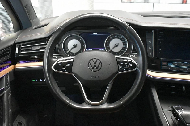 Touareg Status 3.0d AT 4WD (249 л.с.) фото 13