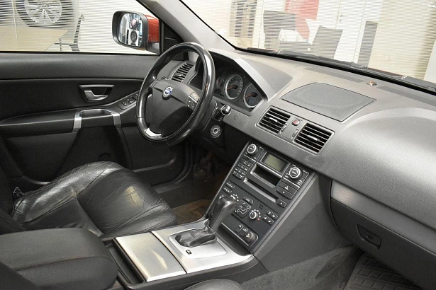 XC90 Base 2.5 AT 4WD (5 мест) (210 л.с.) фото 9