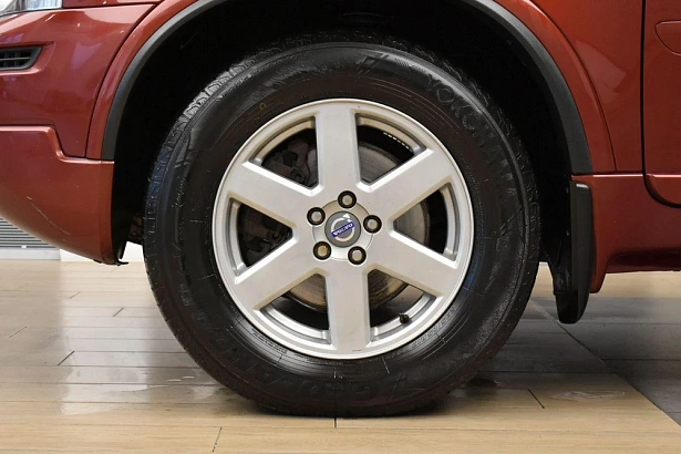 XC90 Base 2.5 AT 4WD (5 мест) (210 л.с.) фото 19