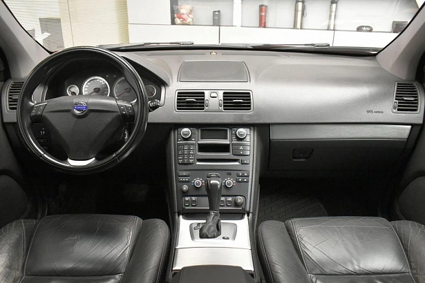 XC90 Base 2.5 AT 4WD (5 мест) (210 л.с.) фото 8