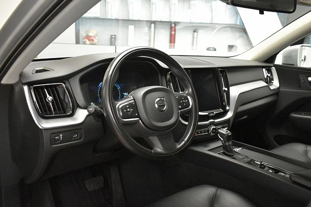 XC60 Импульс / Momentum 2.0 AT 4WD (249 л.с.) фото 9