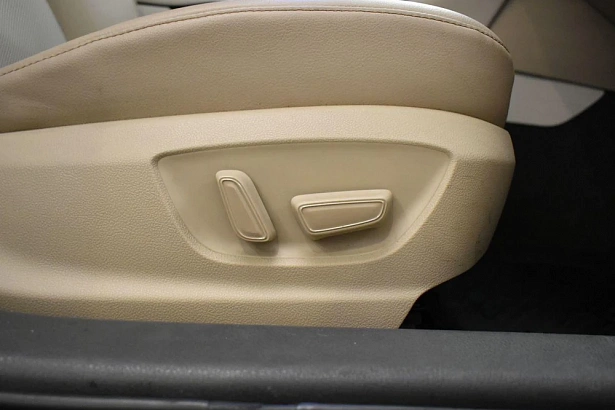Camry Элеганс Safety 2.5 AT (181 л.с.) фото 24