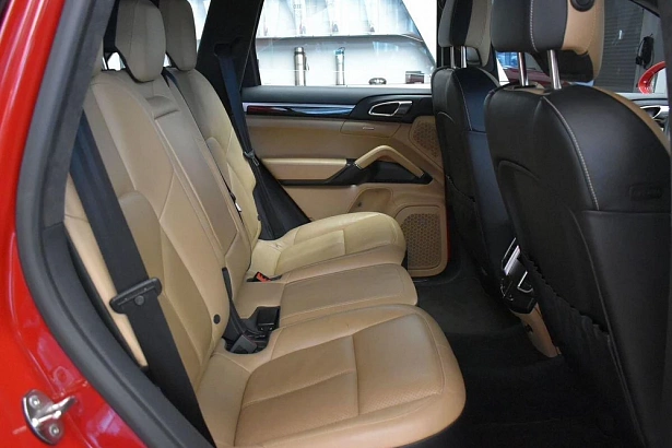 Cayenne Platinum Edition 3.0d AT 4WD (245 л.с.) фото 10