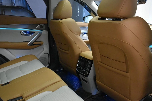 X70 PLUS Luxury 1.6 AMT (190 л.с.) фото 13
