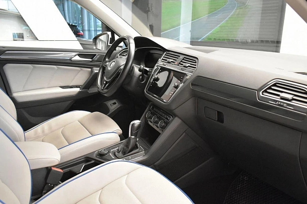 Tiguan Connect Plus 2.0d AMT 4WD (150 л.с.) фото 10