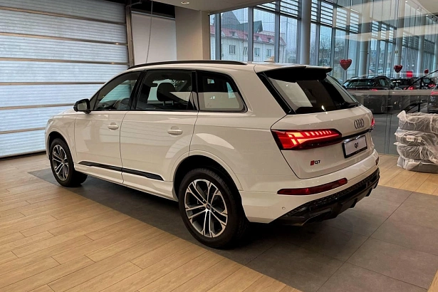 Q7 45 TFSI quattro tiptronic 2.0 AT 4WD (252 л.с.) фото 3
