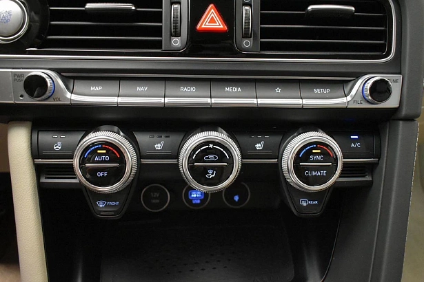 G70 Elegance + Smart Sense 2.0 AT 4WD (197 л.с.) фото 22