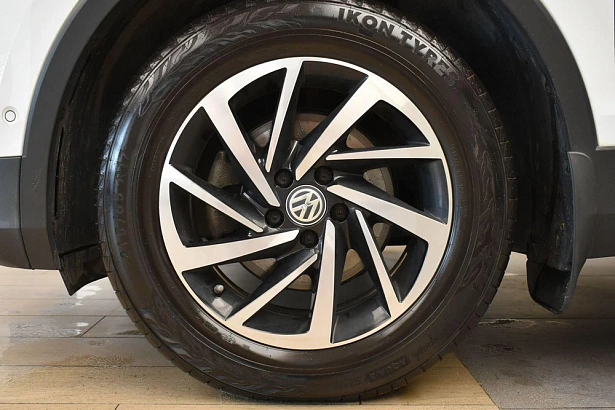 Tiguan Connect Plus 2.0d AMT 4WD (150 л.с.) фото 28