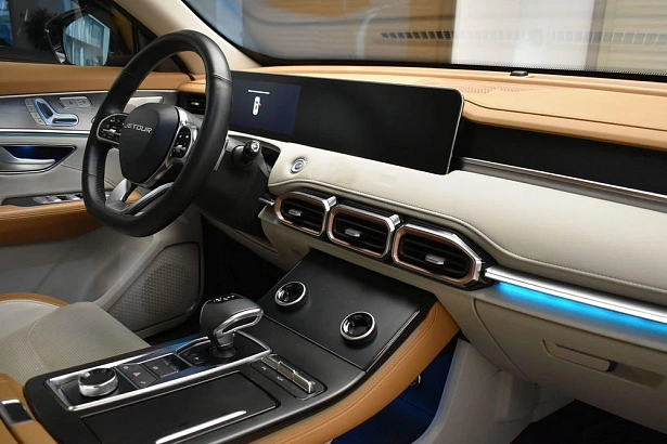X70 PLUS Luxury 1.6 AMT (190 л.с.) фото 10