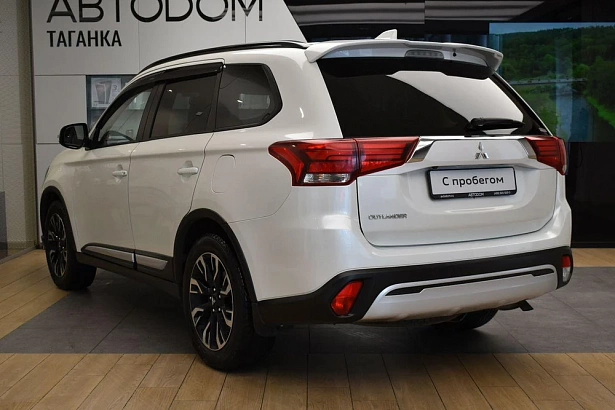 Outlander Instyle 2.0 CVT 4WD (146 л.с.) фото 5