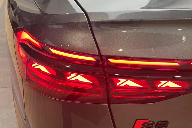 S8 S8 TFSI 4.0 AT 4WD (571 л.с.) фото 30