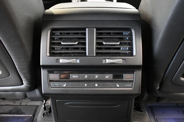 Touareg Status 3.0d AT 4WD (249 л.с.) фото 27