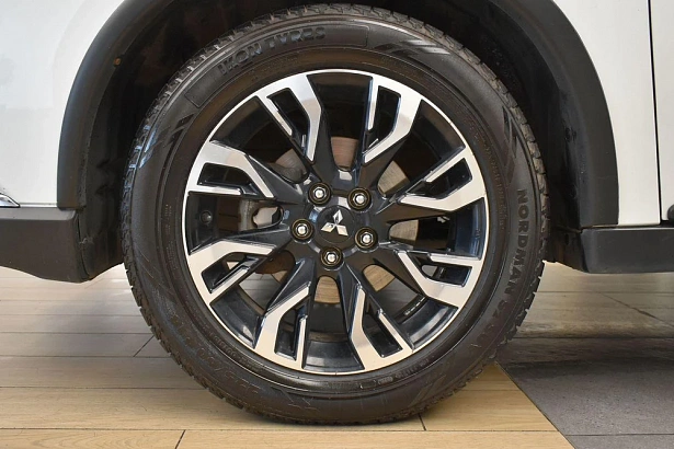 Outlander Instyle 2.0 CVT 4WD (146 л.с.) фото 27