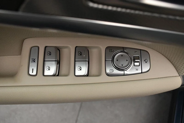 G70 Elegance + Smart Sense 2.0 AT 4WD (197 л.с.) фото 16